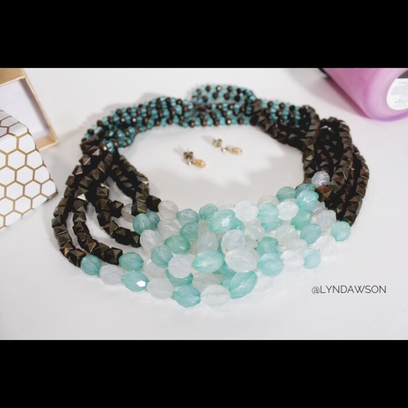 Gorgeous Necklace - Picture 3 of 4